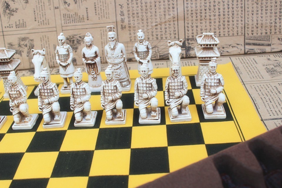 Yernea Antique Terracotta Resin Chess Set Large Characters On Leather Chessboard Unique Parentchild Gift - 11