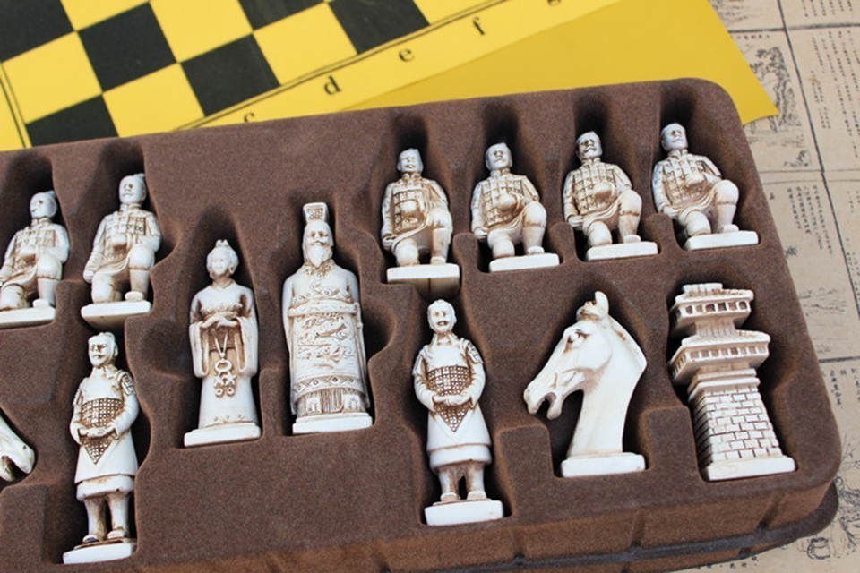 Yernea Antique Terracotta Resin Chess Set Large Characters On Leather Chessboard Unique Parentchild Gift - 10