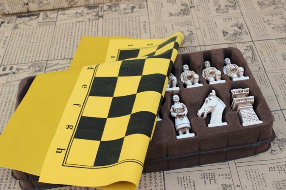 Yernea Antique Terracotta Resin Chess Set Large Characters On Leather Chessboard Unique Parentchild Gift - 5