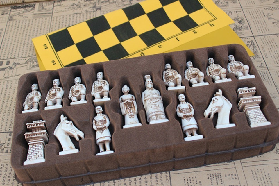 Yernea Antique Terracotta Resin Chess Set Large Characters On Leather Chessboard Unique Parentchild Gift - 4